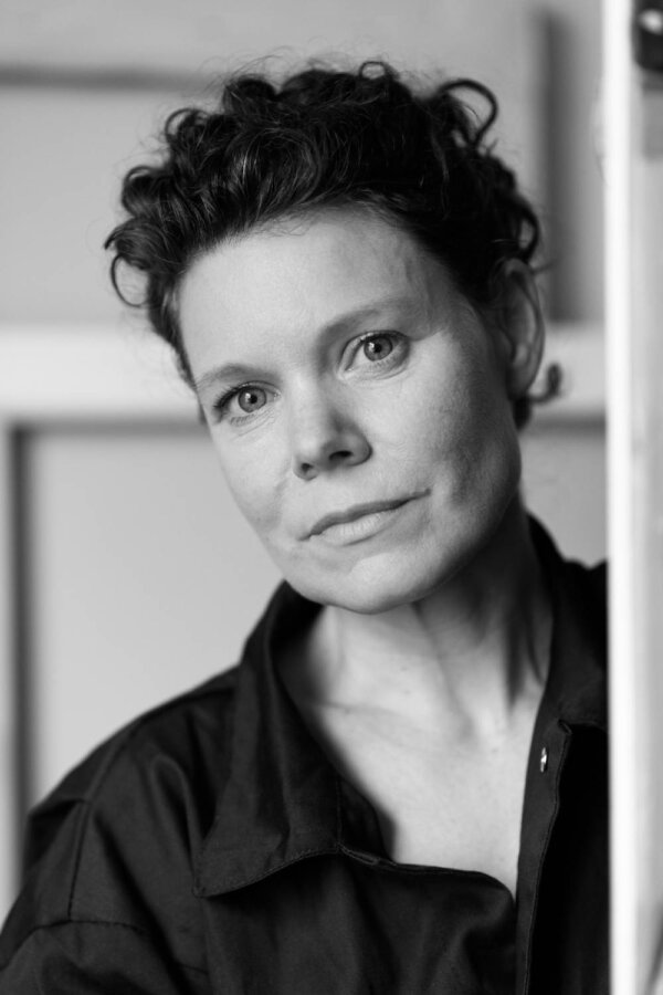 had and shoulder black and white photo of painter Sarah Jane Moon in her studio (credit Jason Ashwood)