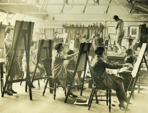 black and white Archive Photo of a Heatherleys Open Studio / Drop in Session, Life Drawing Class