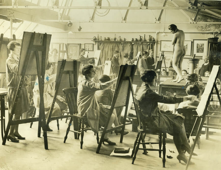 black and white Archive Photo of a Heatherleys Open Studio / Drop in Session, Life Drawing Class