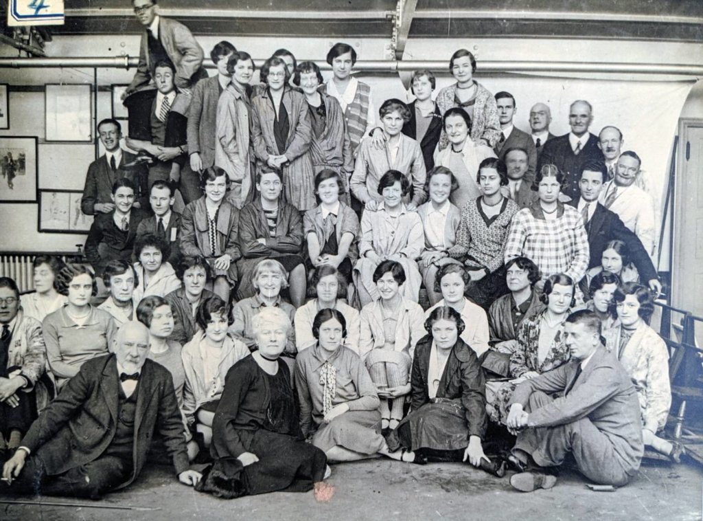 Gertrude and Henry Massy with the Heatherleys students.