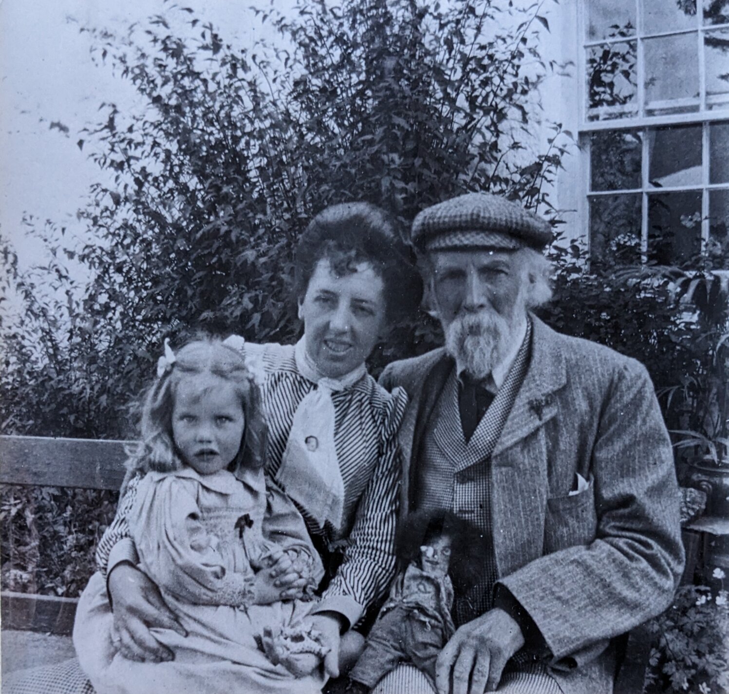 Thomas Heatherley sitting next to the daughter he had with his estranged wife Kate Heatherley and their granddaughter.